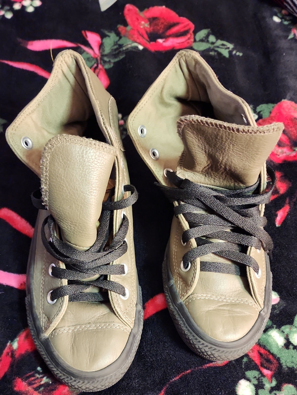 Converse Unisex High-Top Sneakers in Taupe Mens Sz. 6 Women's 8